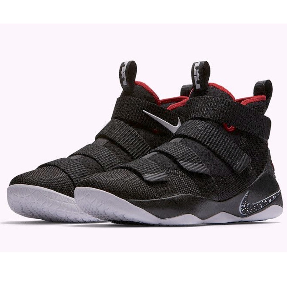 🏀Nike LeBron Soldier 11 - Sz. 5Youth/5Mens /6.5 Women’s
